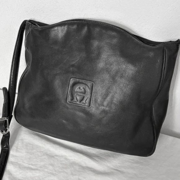 ETIENNE AIGNER Vintage Embossed Big Logo Minimalist Leather Crossbody Bag Purse - Picture 11 of 16